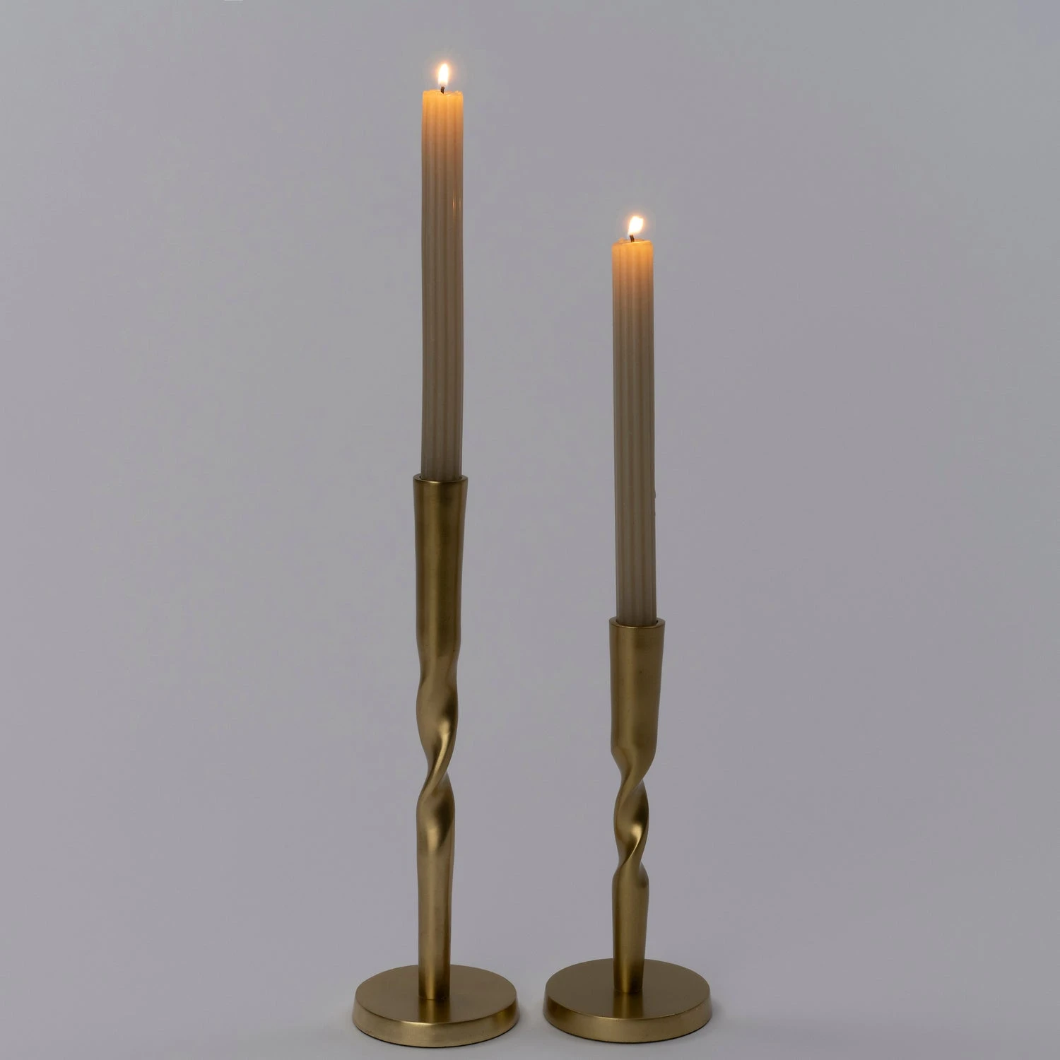 Intratuin Kandelaar Jessica Goud D 9 H 22 Cm 2 Intratuin Kandelaar Jessica Goud D 9 H 22 Cm - Afbeelding 2