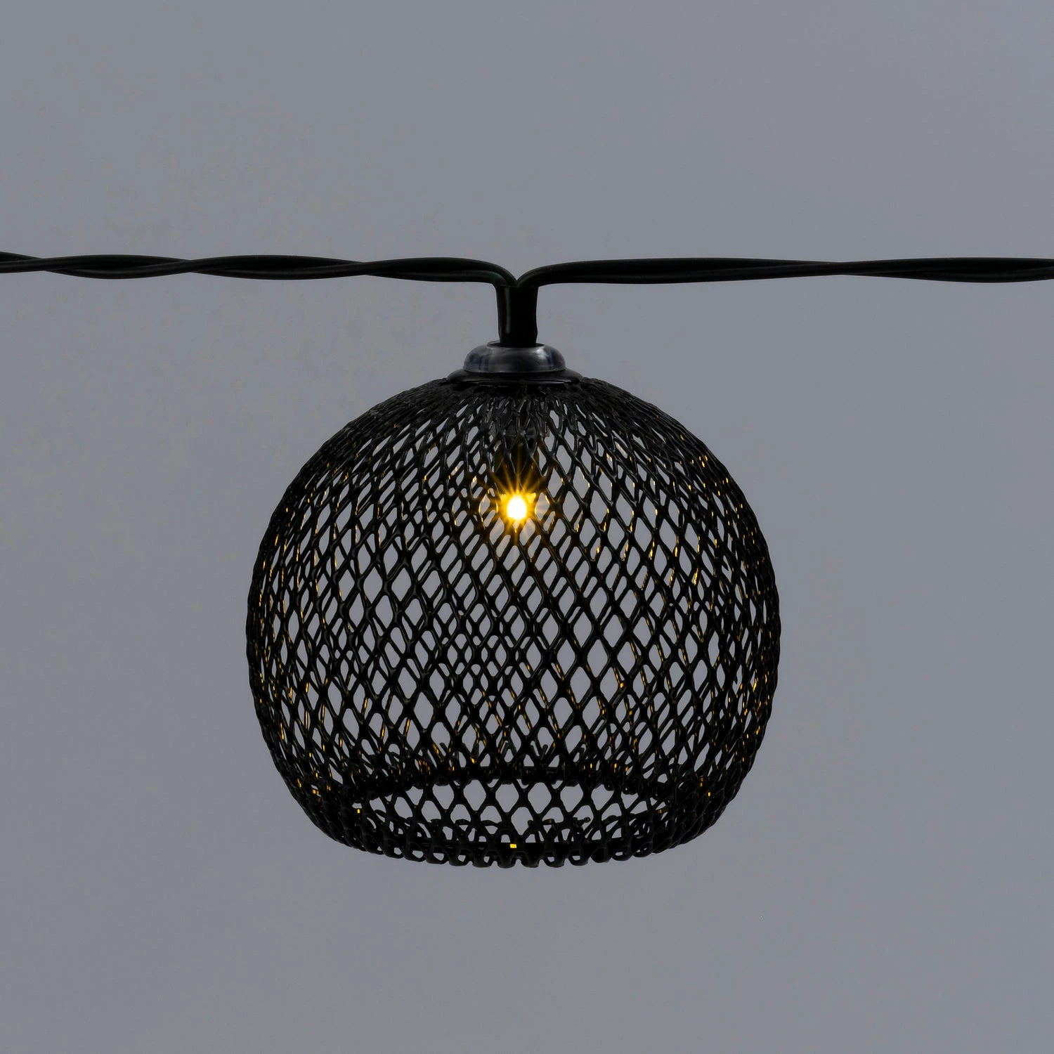 Intratuin Lichtsnoer Kap Zwart 230 Cm Met 10 Lampjes 2 Intratuin Lichtsnoer Kap Zwart 230 Cm Met 10 Lampjes - Afbeelding 2